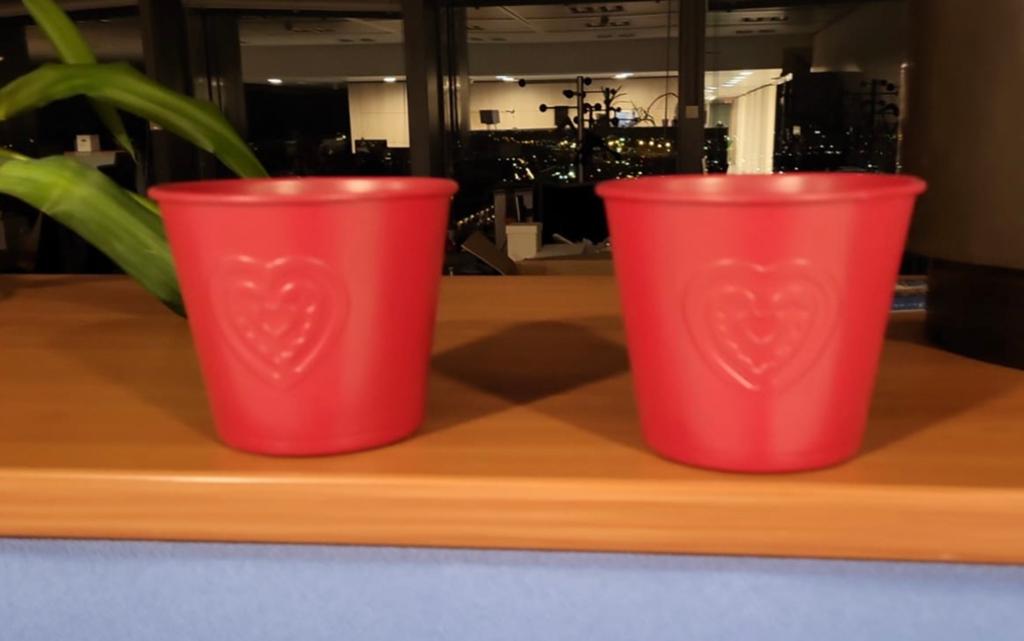 2 rode bloempotjes ikea, Ophalen, Gebruikt