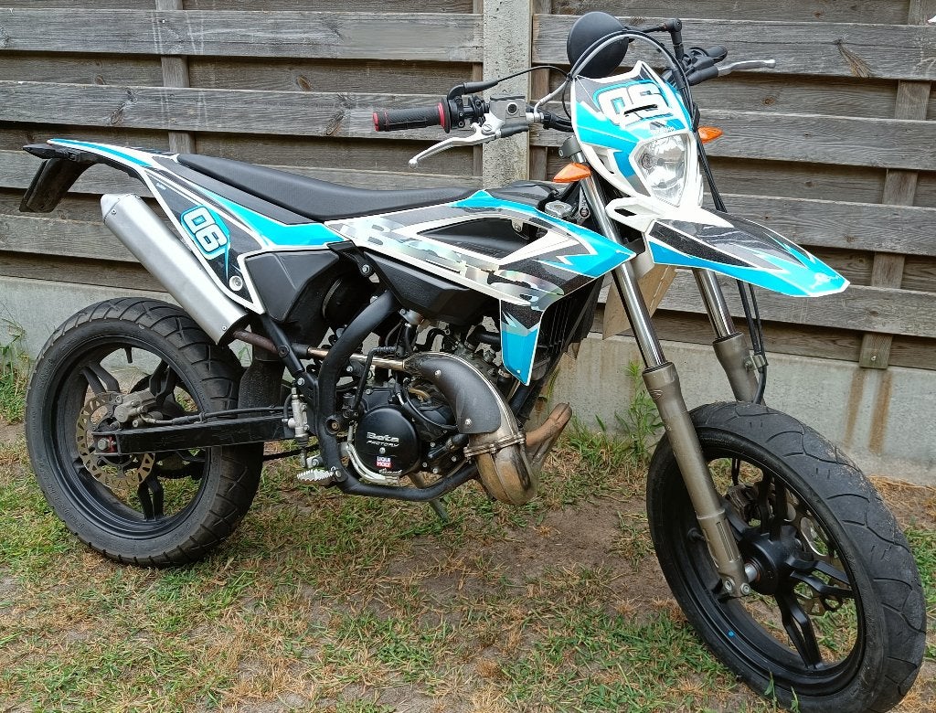 Motard Beta RR 50 personnalisé 2024, Vélos & Vélomoteurs, Autres marques, Comme neuf, 6 vitesses, Enlèvement