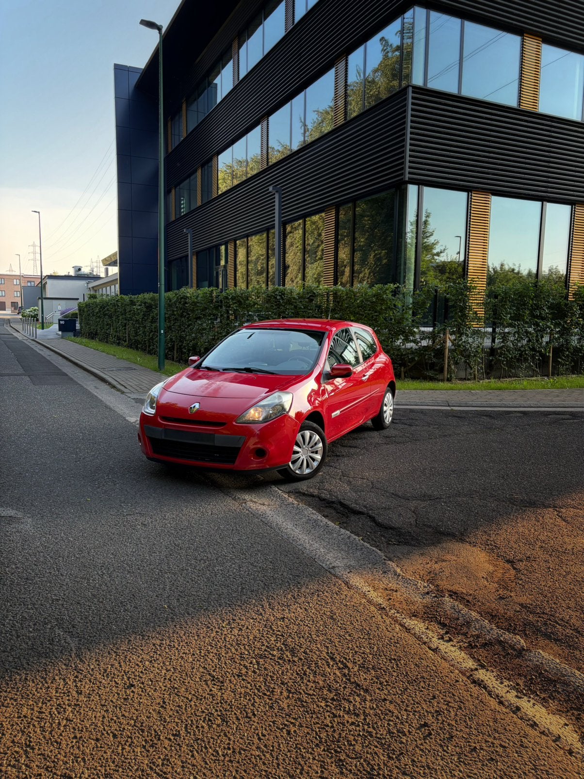 Renault Clio 1.2 essence Yahoo, Autos, Rouge, Achat, Boîte manuelle, Particulier