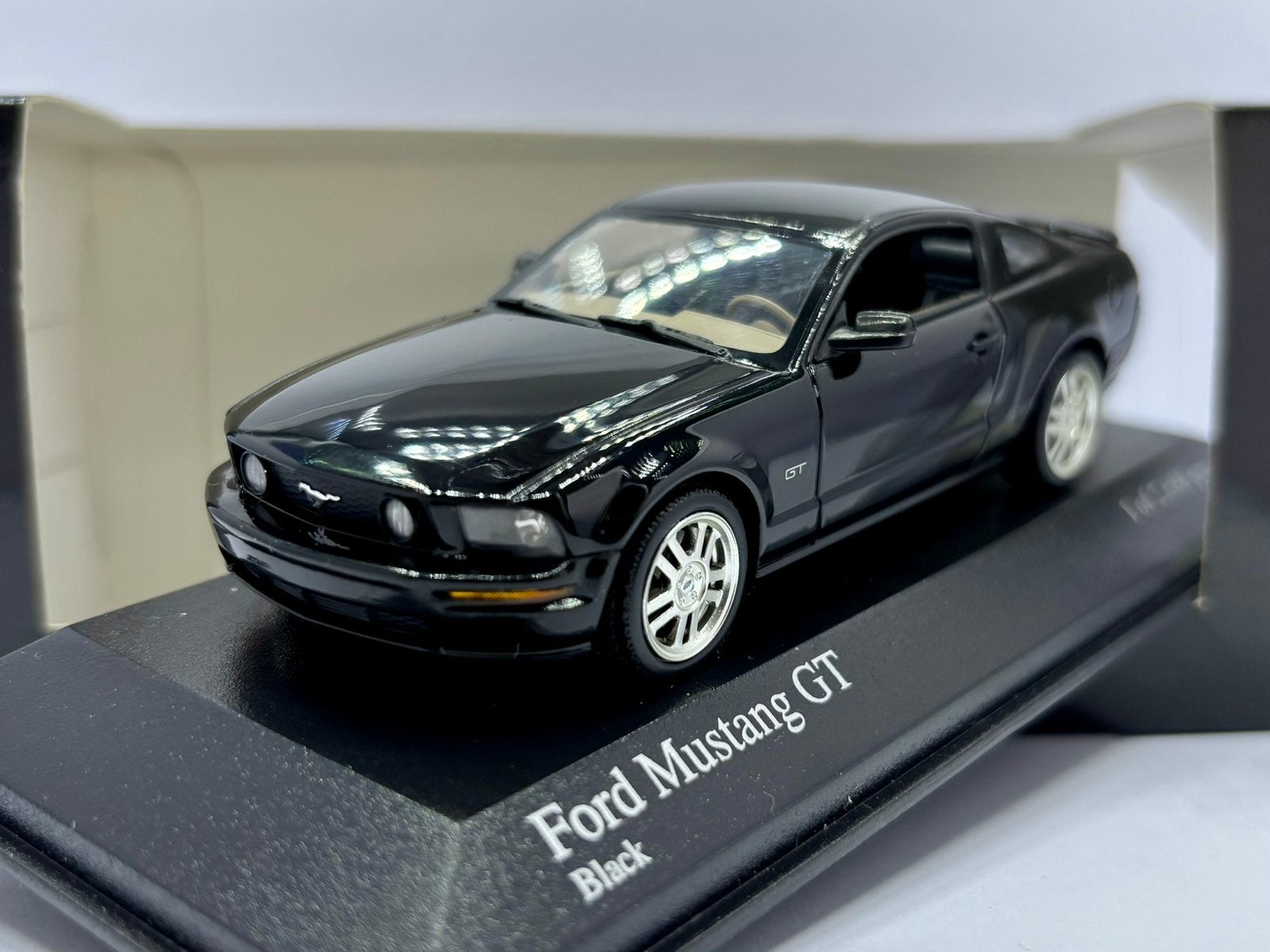 1:43 Ford mustang GT 2005, Ophalen of Verzenden, MiniChamps