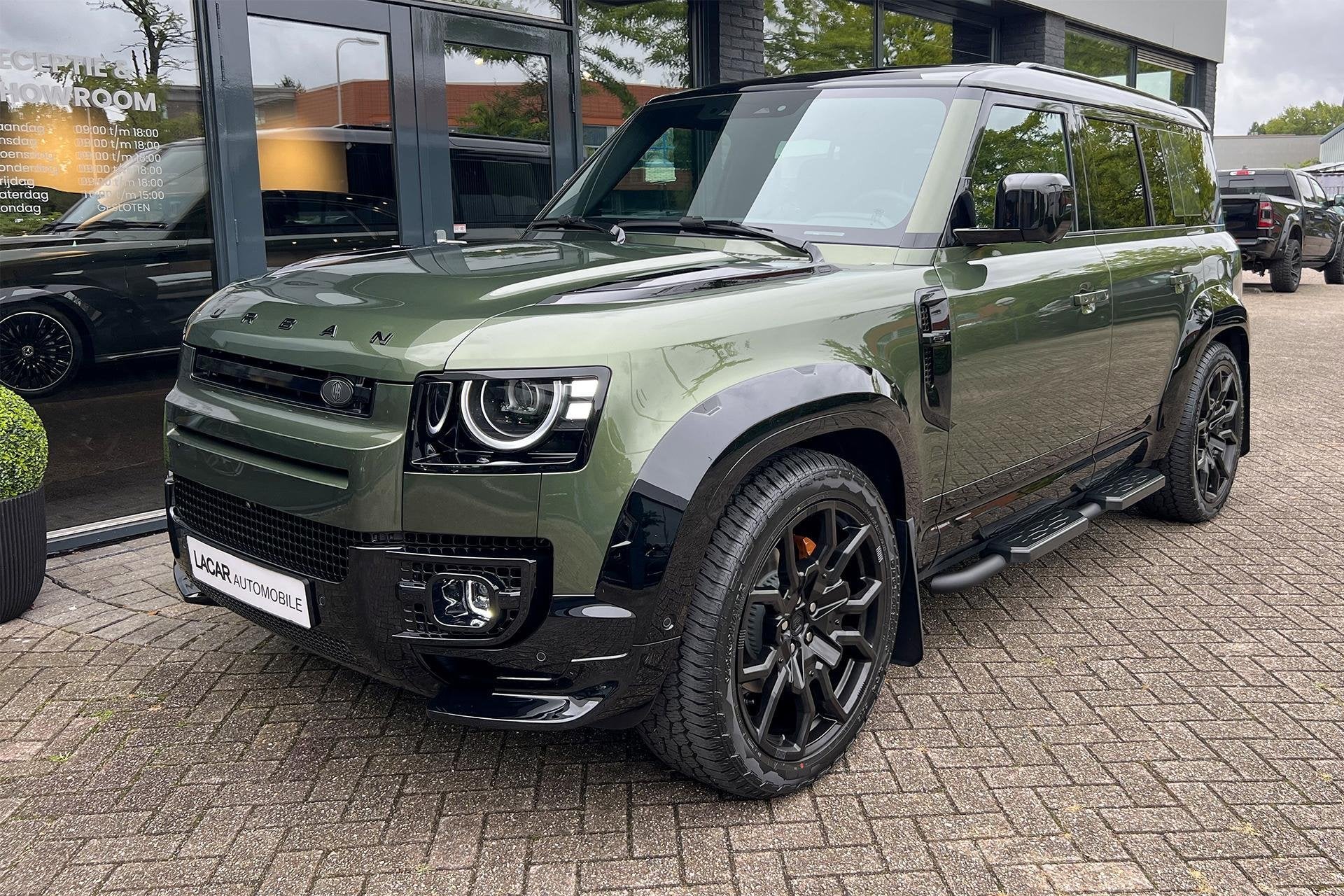Land Rover Defender 110 P300e X-Dynamic I URBAN Widetrack, Automaat, Dealer onderhouden, Gebruikt, Zwart