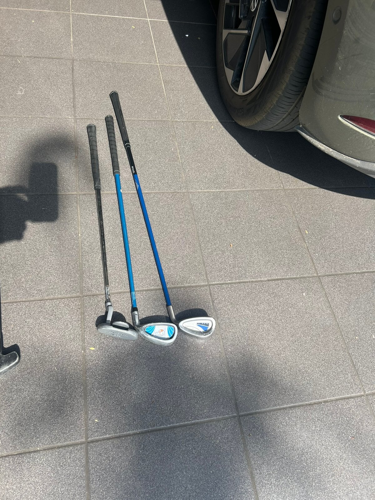 3x Kinder Golfclubs (2x IJzer + 1x Putter), Sport en Fitness, Ophalen, Gebruikt, Set