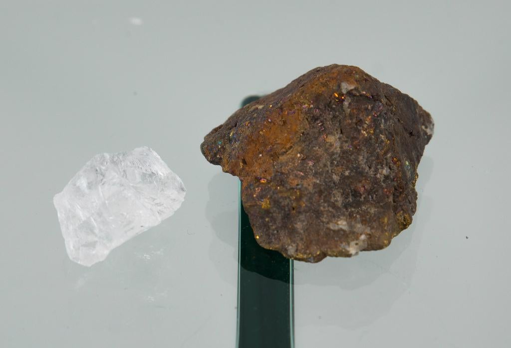 2 stenen chalcopyriet en bergkristal, Verzamelen, Ophalen of Verzenden, Mineraal
