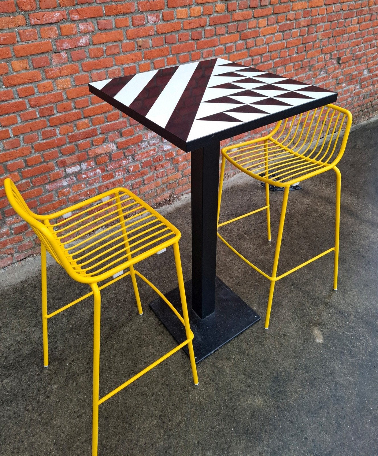 2 tabourets de bar Pedrali avec table haute., Enlèvement