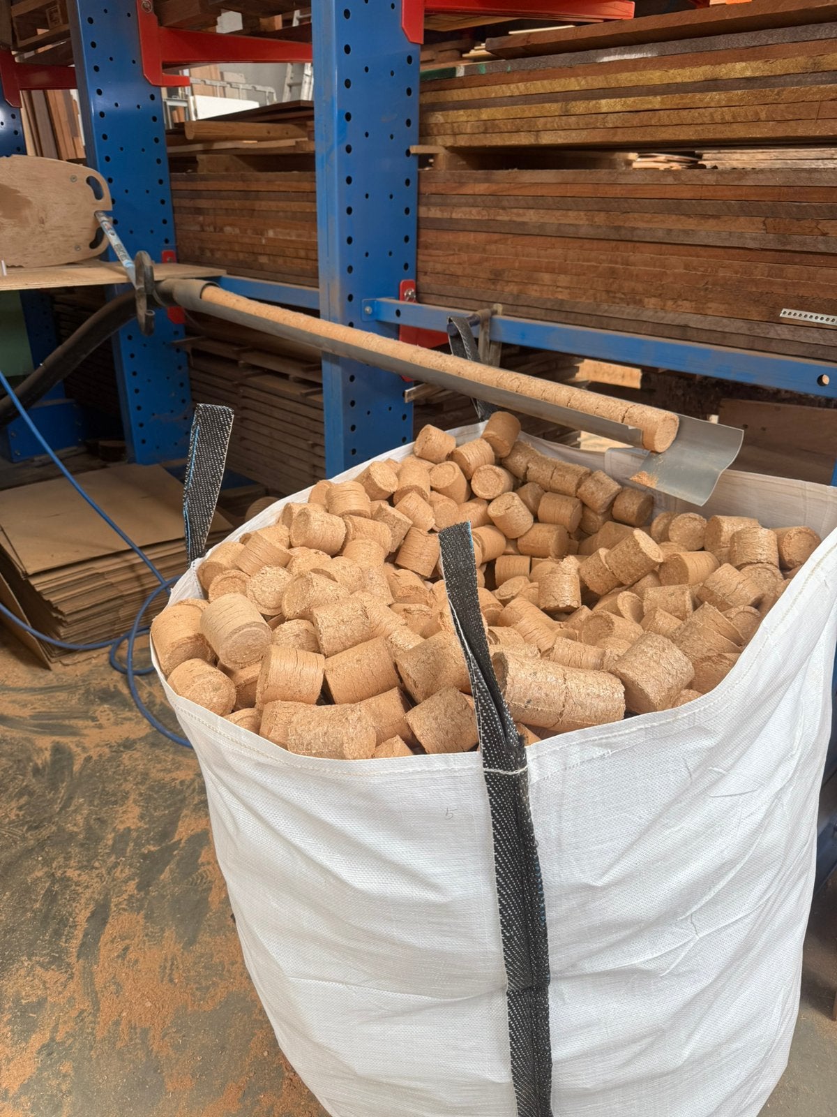 Hardhout briketten €20 voor 300 kg, Ophalen