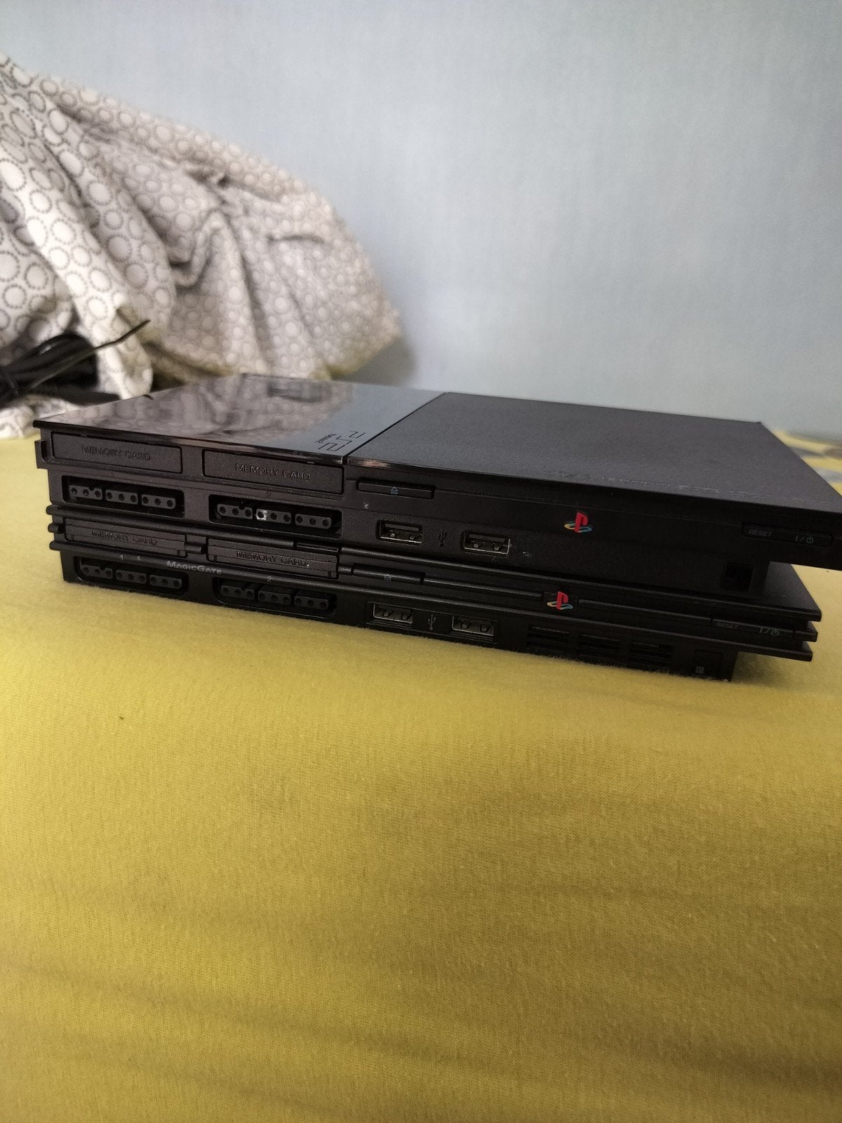 2 PS2 en 20 ps2 spellen en 20 films, Consoles de jeu & Jeux vidéo, Consoles de jeu | Sony PlayStation 2, Phat, Comme neuf, Enlèvement
