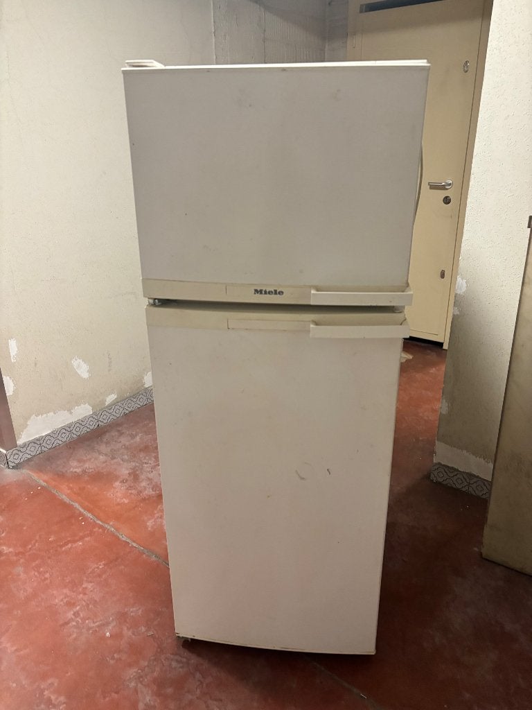 Miele frigo, Enlèvement, Utilisé, Avec congélateur séparé, 120 à 140 cm