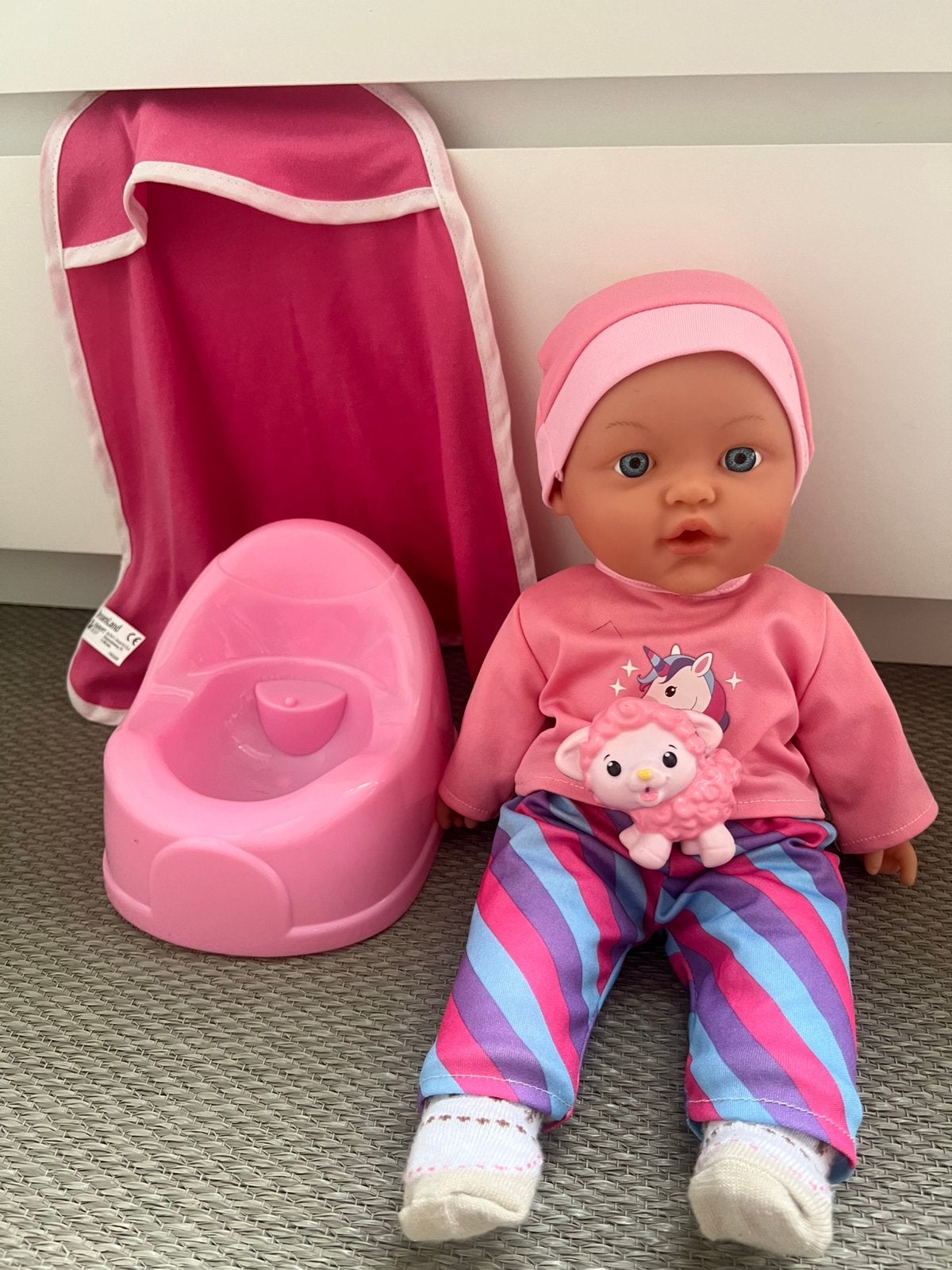 Pratende Baby pop met potje en cape, Enlèvement ou Envoi, Comme neuf, Baby Pop