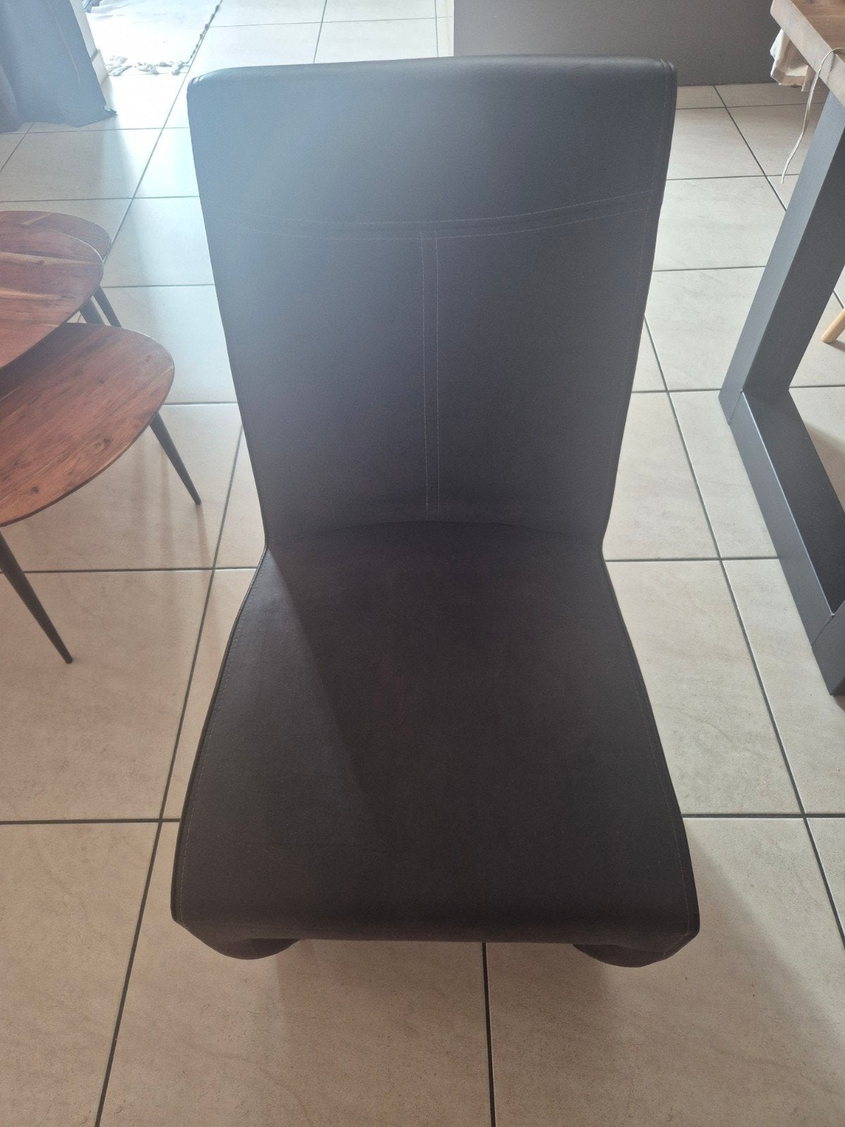 Stoelen, Enlèvement