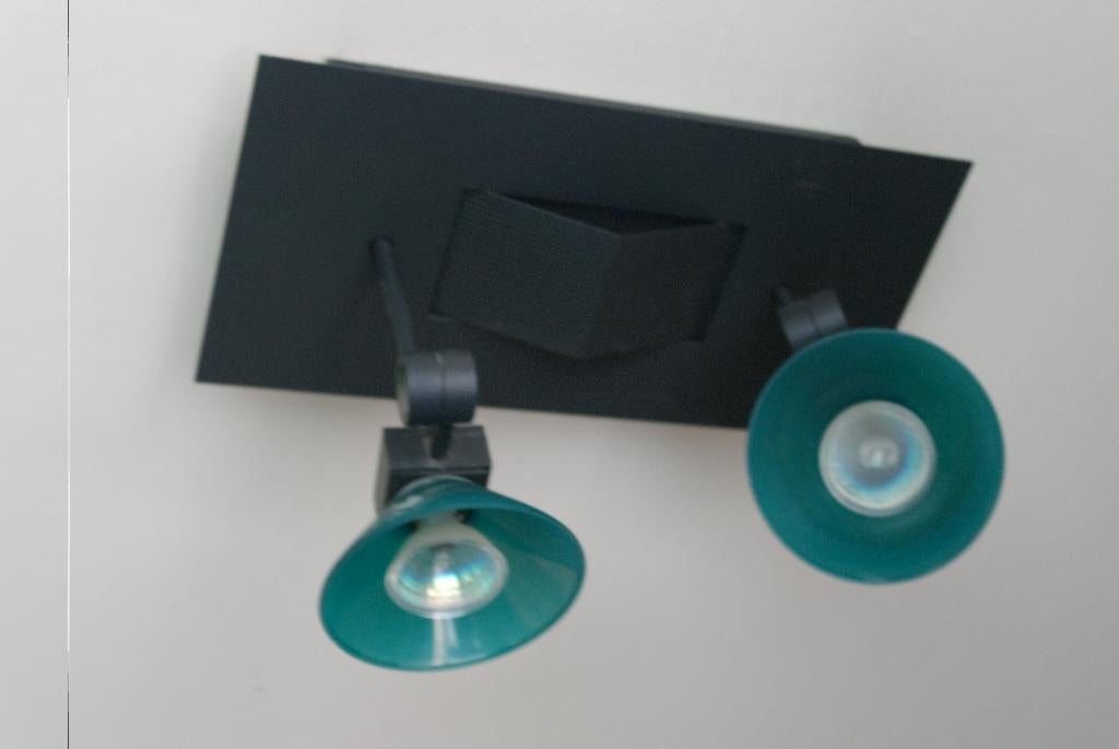 moderne plafond armatuur met 2 richtbare halogeen lampen, Halogeen, Metaal of Aluminium, Ophalen of Verzenden, Zo goed als nieuw