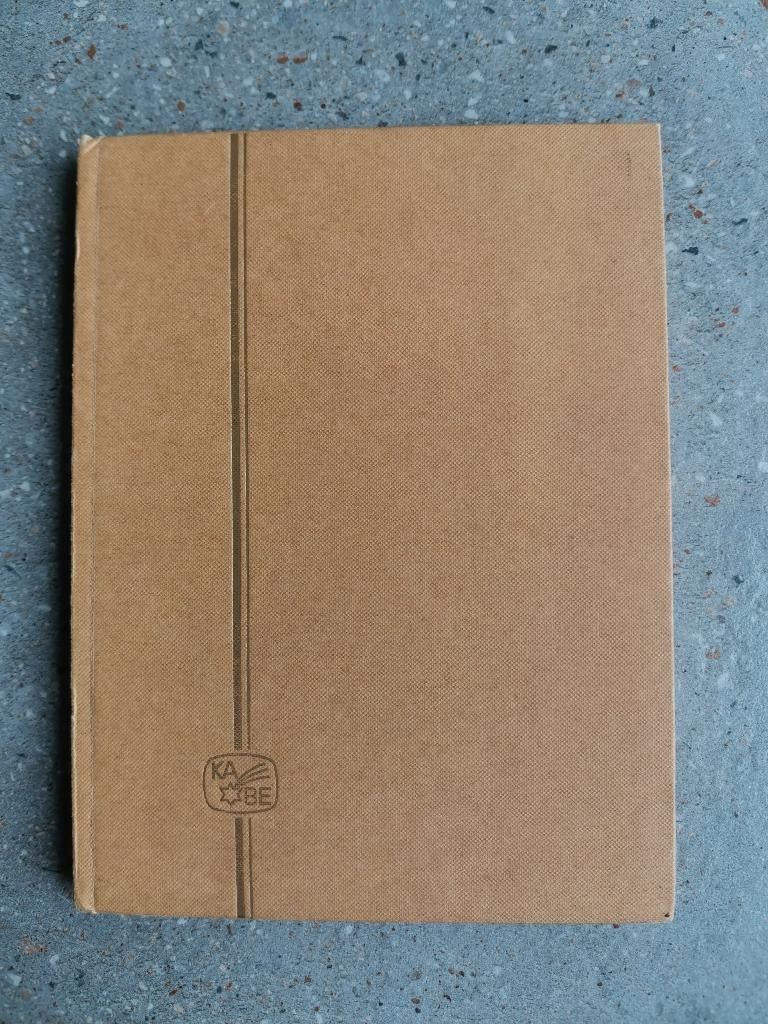 klein beige postzegelalbum KABE - 16 witte pagina's (leeg), Postzegels en Munten, Verzenden, Verzamelalbum