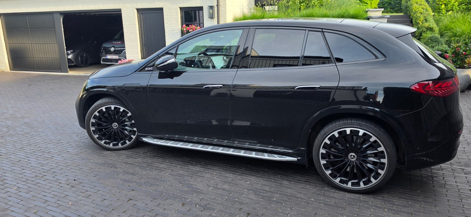Mercedes EQE suv 350 4matic, Auto's, Mercedes-Benz, Automaat, Parkeersensor, Zwart, Dealer onderhouden
