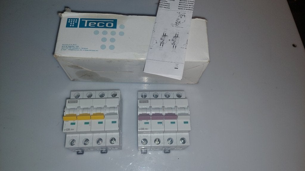 2 fusibles automatiques Teco 3P+N C25 + C32 415V - NOUVEAU, Enlèvement ou Envoi, Neuf, Autres marques