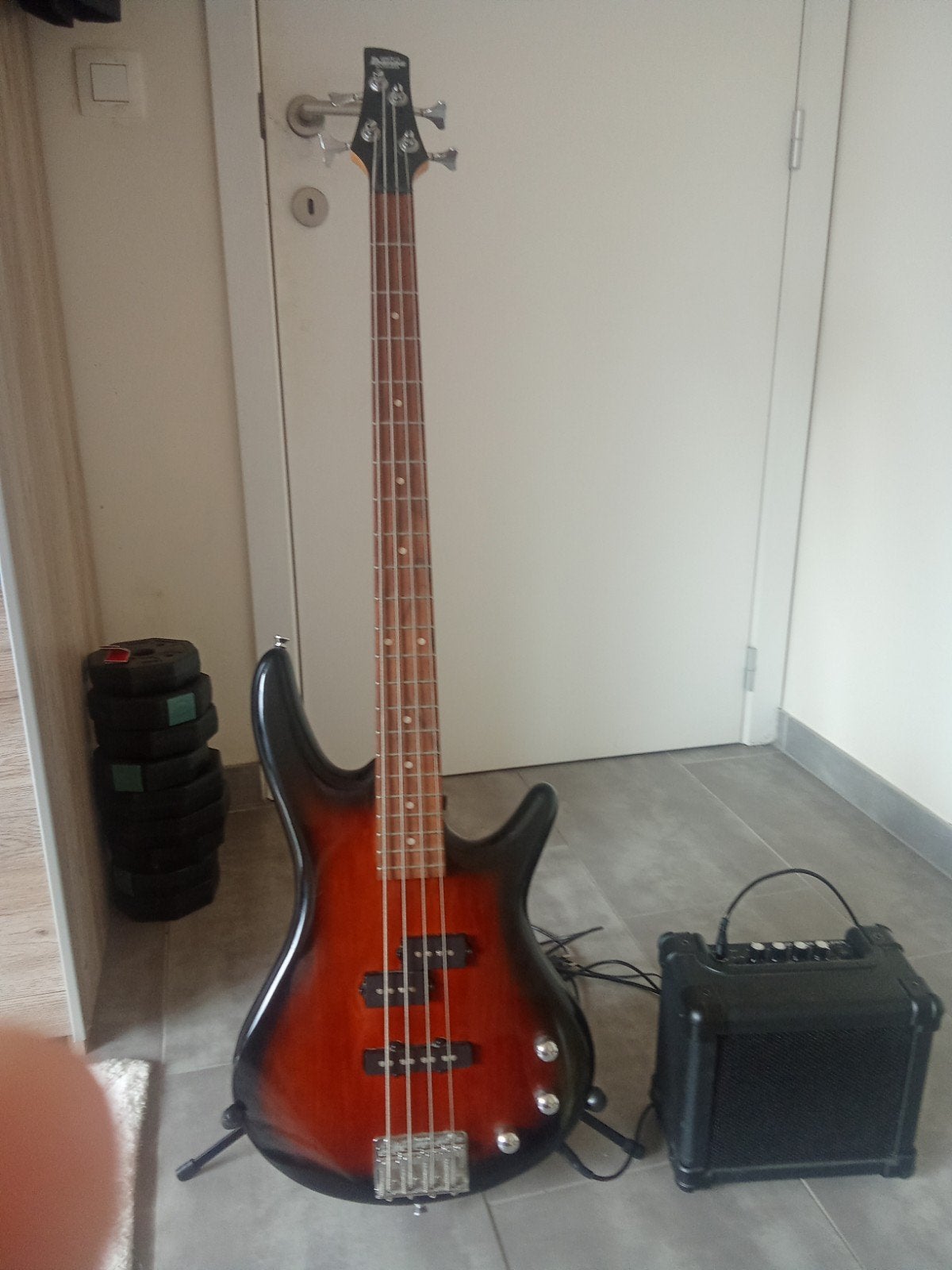 Basgitaar Ibanez SOUNDGEAR met IBZ2B BASS AMPLIFIER, Muziek en Instrumenten, Ophalen, Zo goed als nieuw, Elektrisch