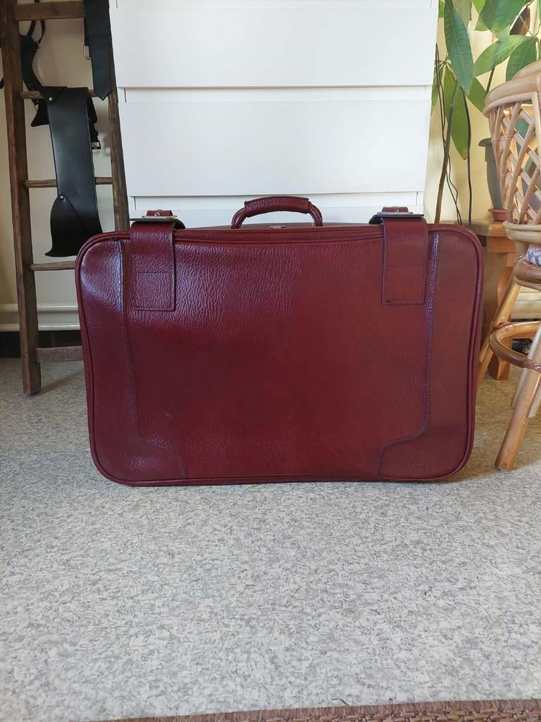 Vintage bordeauxrode grote reiskoffer, Ophalen