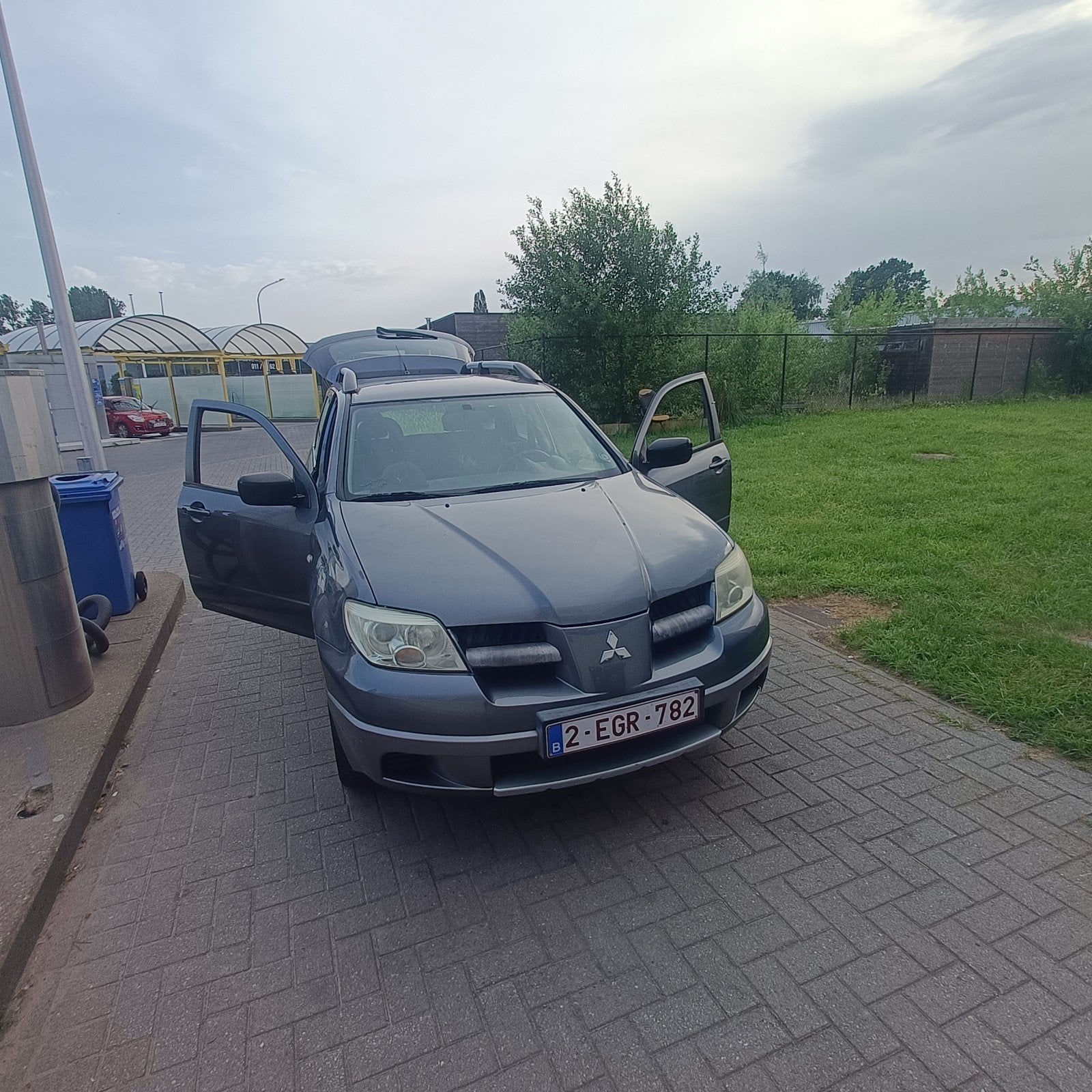 Mitsubishi Outlander 2006 2.0 benzine, Autos, Mitsubishi, Argent ou Gris, Achat, Outlander, Boîte manuelle