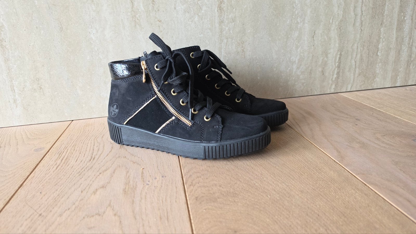 Rieker black bootie - 39 - NIEUW, Kleding | Dames, Schoenen, Zwart, Lage of Enkellaarzen, Nieuw, Ophalen of Verzenden