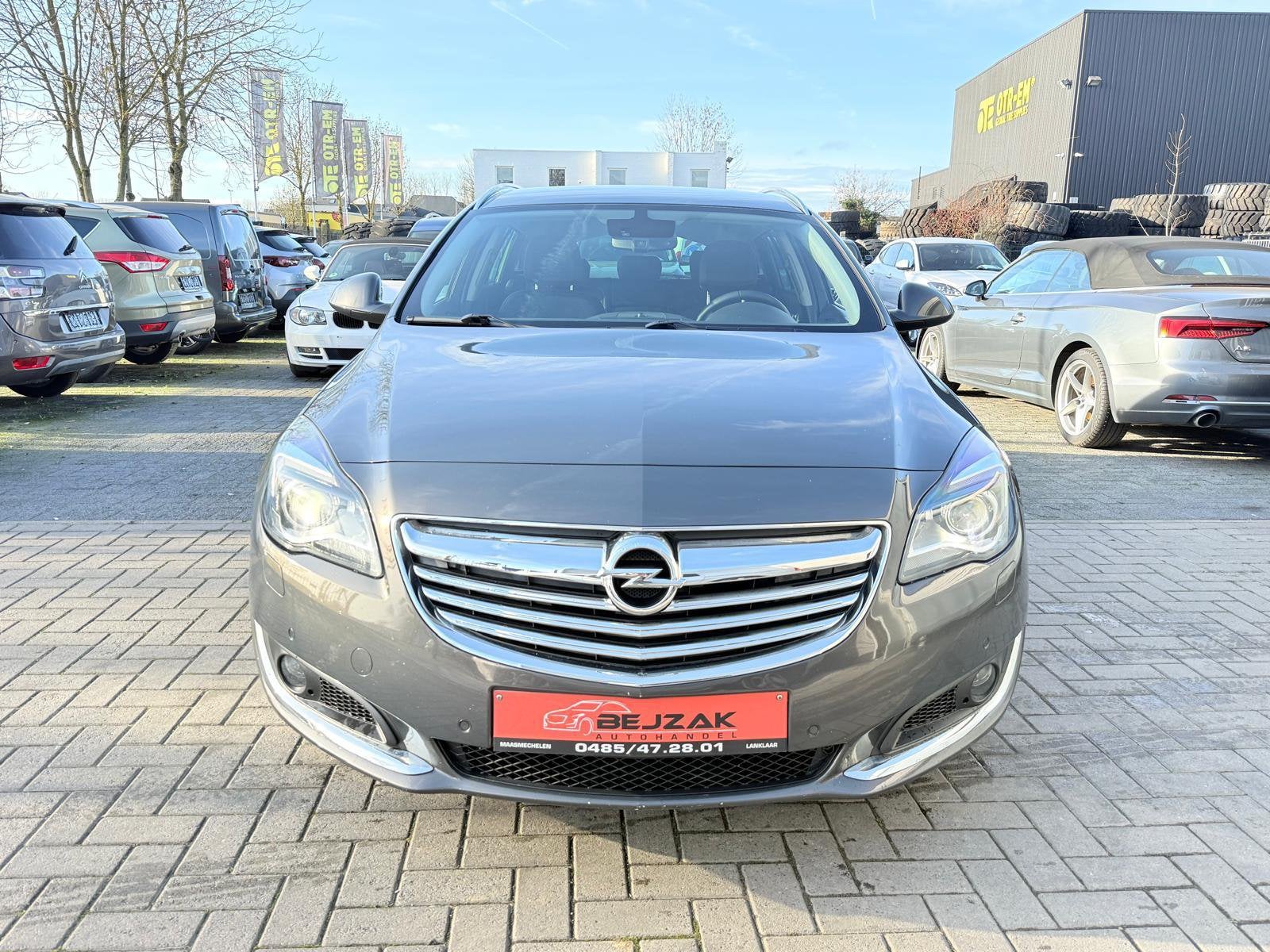 Opel Insignia Cosmo 2.0CDTi Face-Lift Xenon/Leder/Bose/Trekh, Auto's, Opel, Euro 5, Handgeschakeld, Insignia, Bedrijf