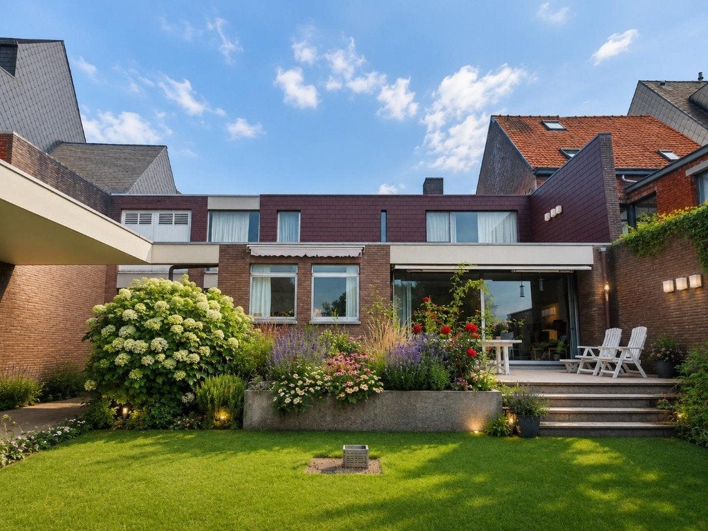 Huis met prive praktijk en 4 slaapkamers, grote living Mol, Immo, Tussenwoning, 2400 MOL, 4 kamers, 500 tot 1000 m²