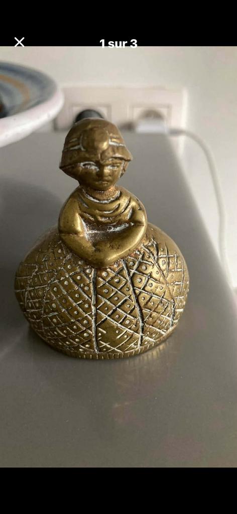 Clochette en robe en bronze tres ancienne, Enlèvement, Utilisé