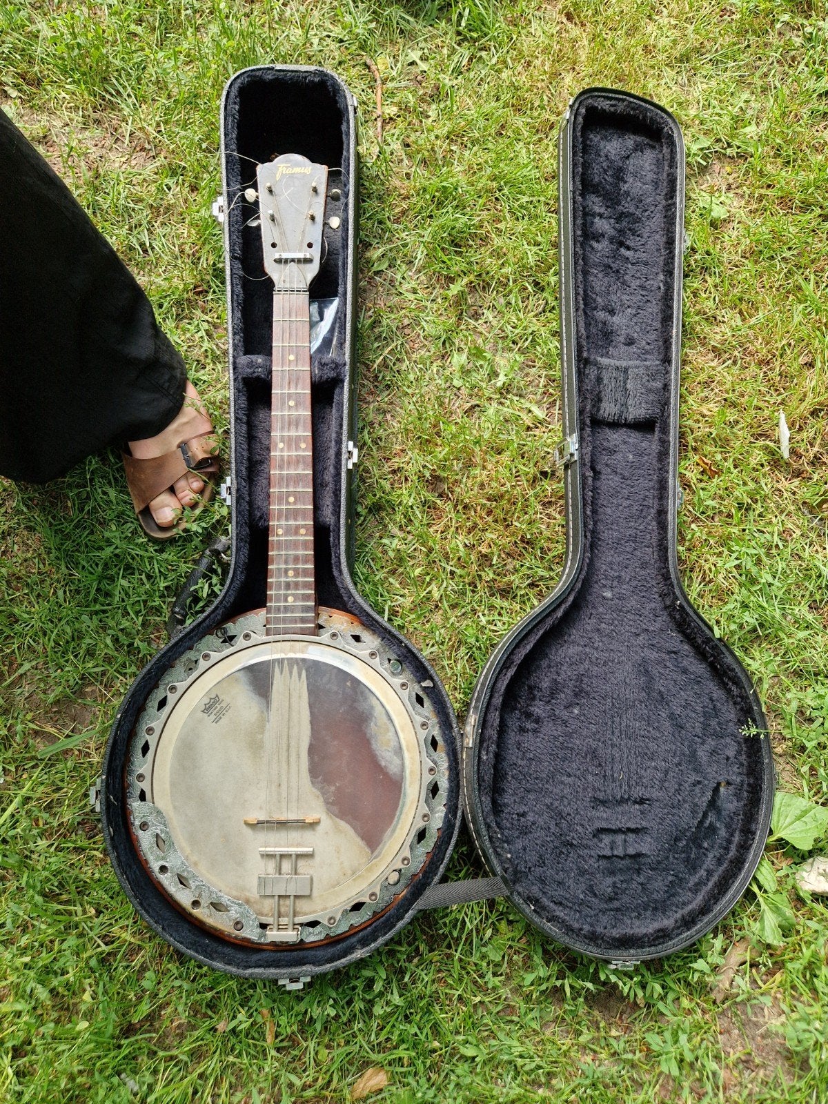 Banjo met case., Ophalen