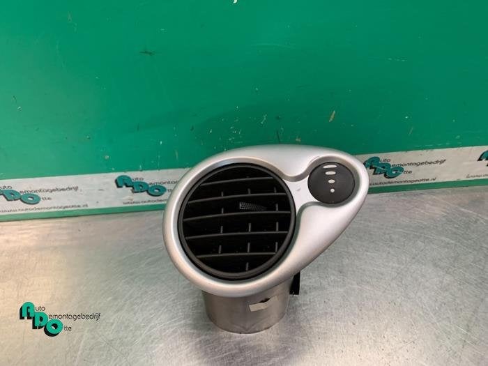Luchtrooster Dashboard van een Renault Clio (Clio 3 06-), Auto-onderdelen, Dashboard en Schakelaars, Renault, Gebruikt, 3 maanden garantie