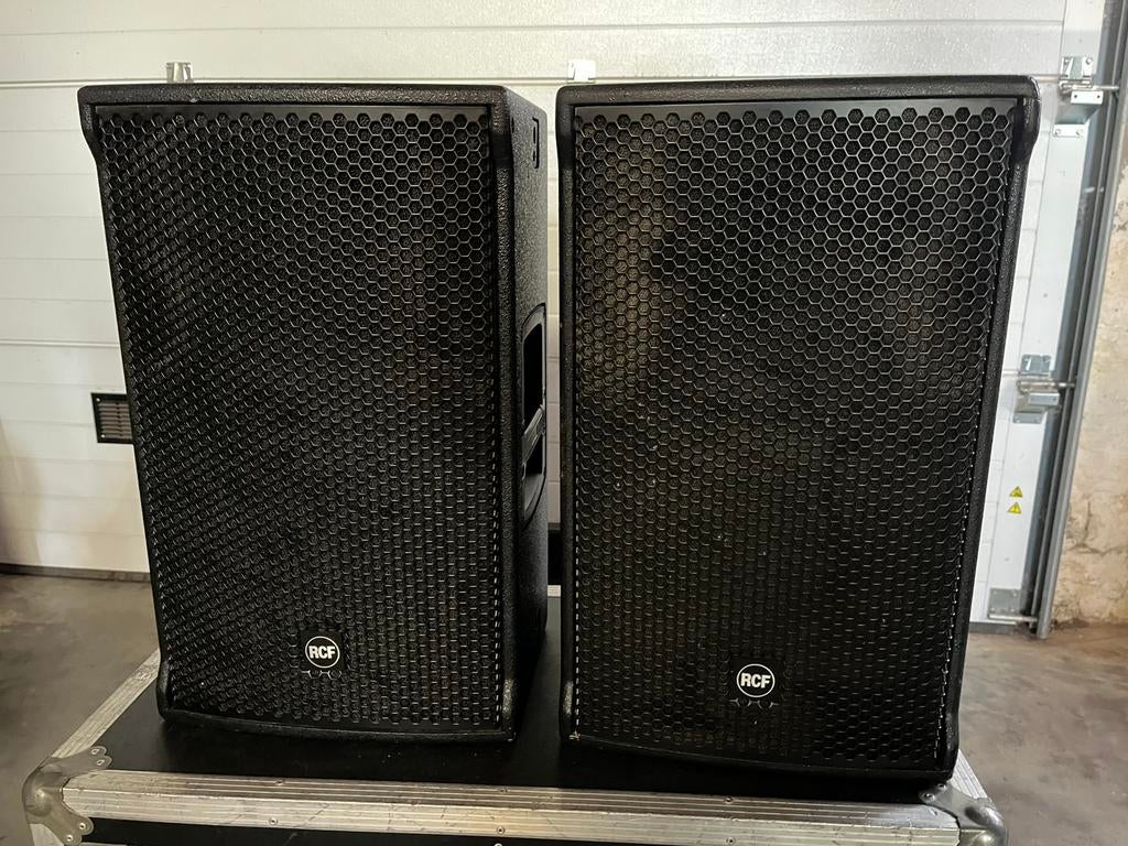 2x Rcf Nx32a in flightcase, Ophalen, Zo goed als nieuw