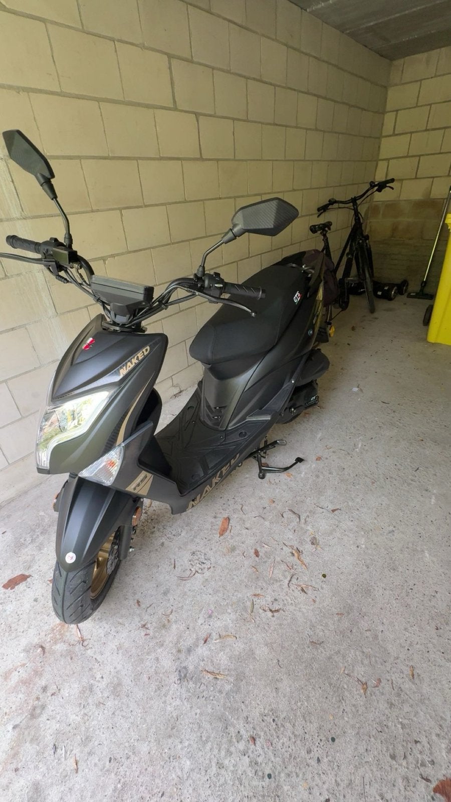 Enzo Naked klasse A – 2384 km, Fietsen en Brommers, Ophalen, Zo goed als nieuw