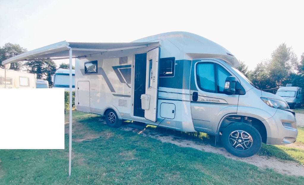 Adria Coral Plus 670 DL, Caravanes & Camping, Siège de train, Toilette à cassette, Fiat, Marchepied électrique