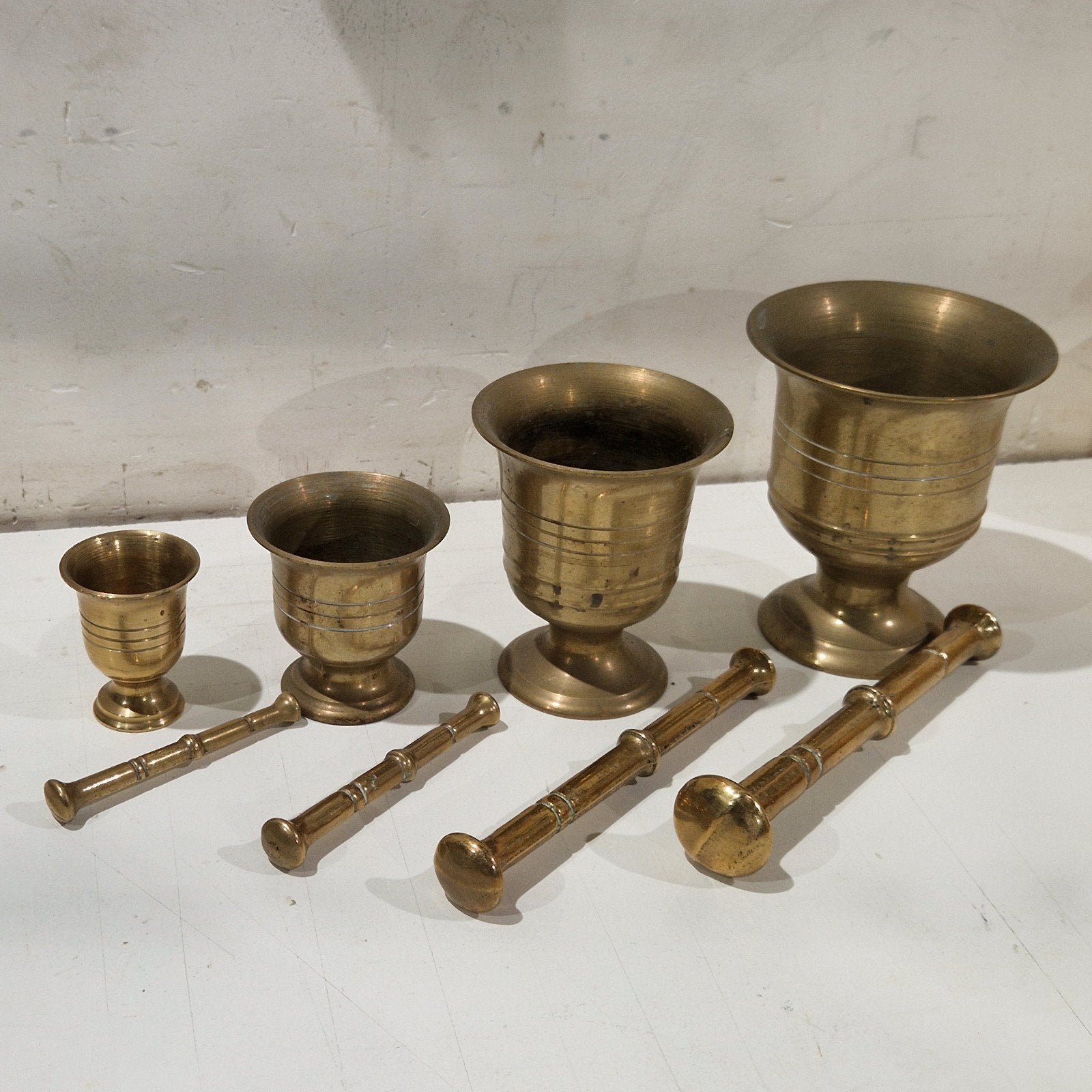set van 4 x vijzel met  bijhorende stamper , apothekerspot, Antiek en Kunst, Ophalen of Verzenden, Brons