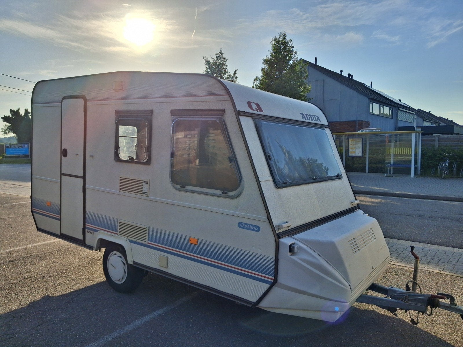 Lichtgewicht caravan adria maximaal 750kilo, Caravanes & Camping, Caravanes, Particulier, jusqu'à 4, 500 - 750 kg, Siège standard