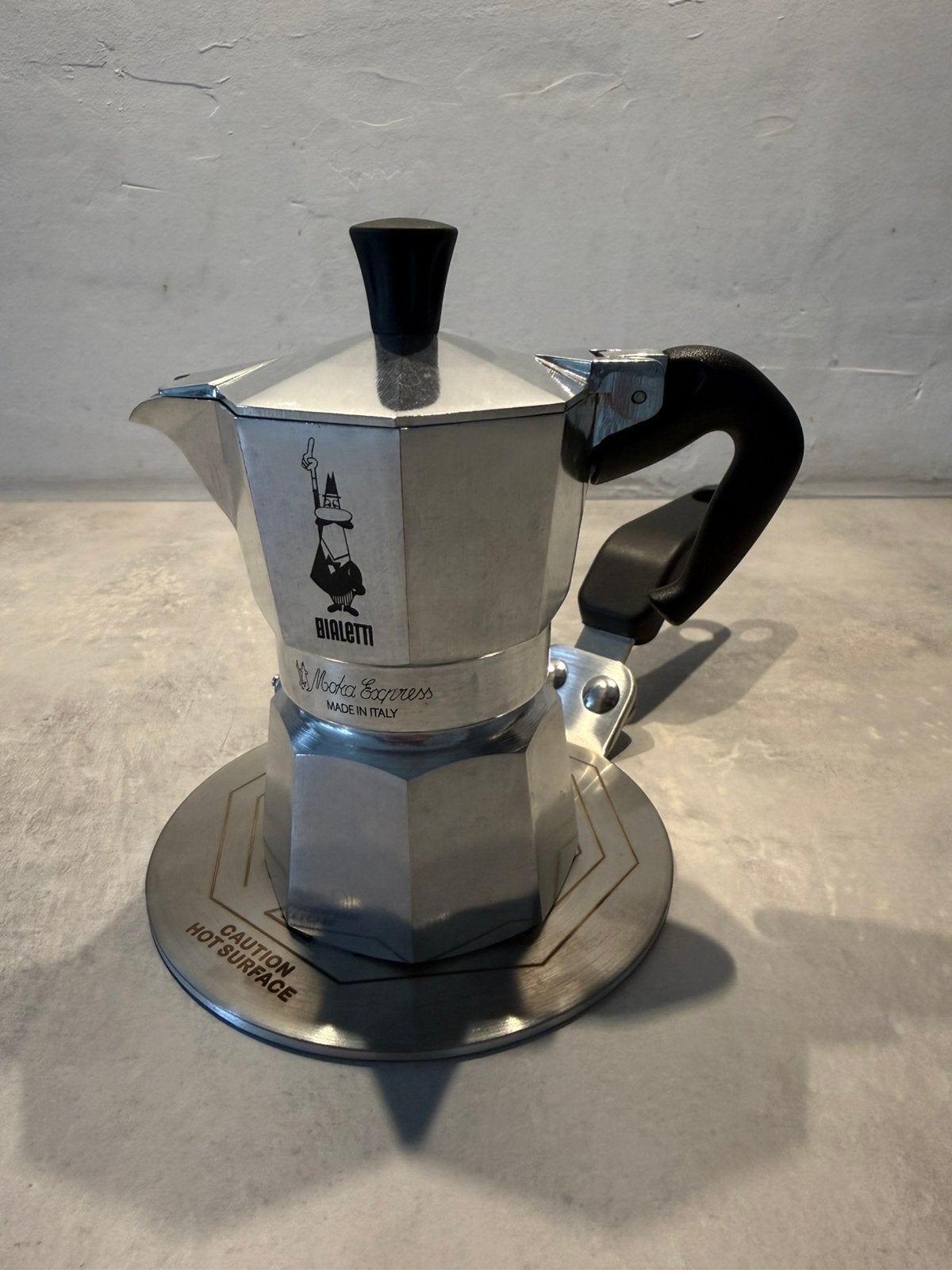 Bialetti koffiezet en inductieplaatje, Electroménager, Cafetières, Café moulu, Machine à espresso, Enlèvement, 1 tasse