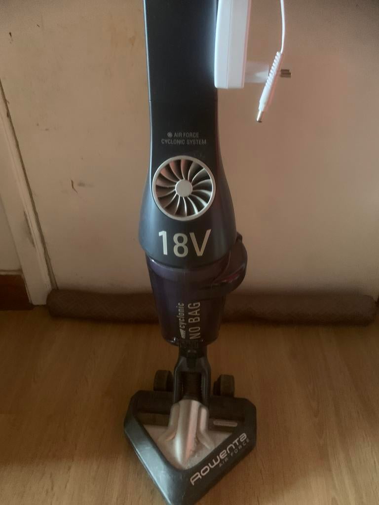 Aspirateur Rowenta air force 18volt, Electroménager, Enlèvement, Comme neuf, Réservoir, Aspirateur