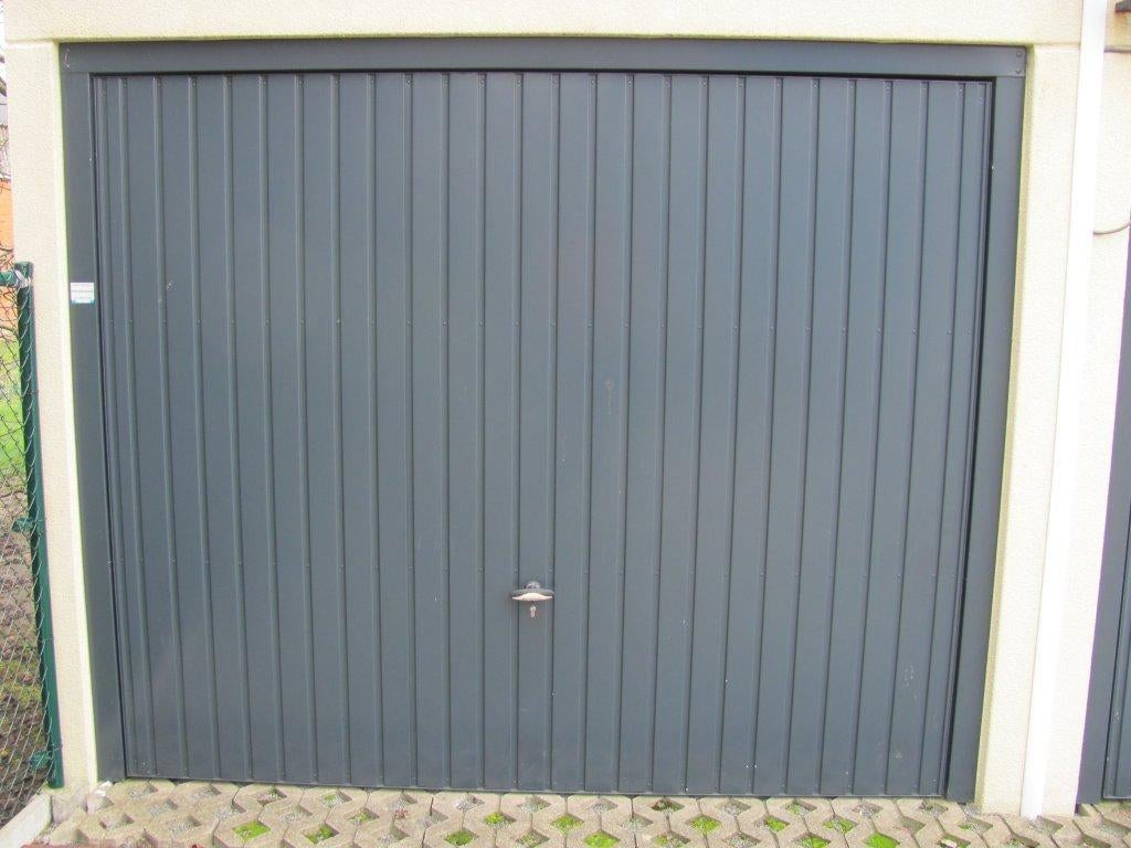 Garage / garagebox met extra parkeerplaats (2 voertuigen), Immo, Garages & Places de parking