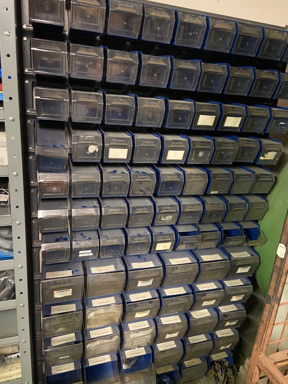 Magazijnrek met sorteerbakjes, Ophalen