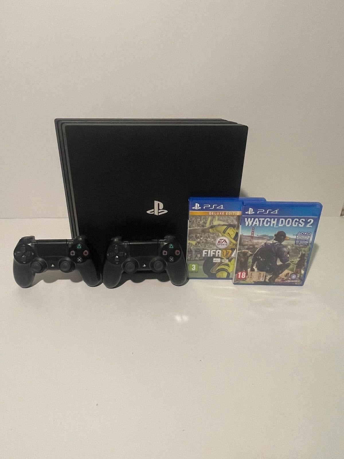 PlayStation 4 Pro 1TB + 2 Originele Controllers + 2 Games, Games en Spelcomputers, Spelcomputers | Sony PlayStation 4, Zo goed als nieuw