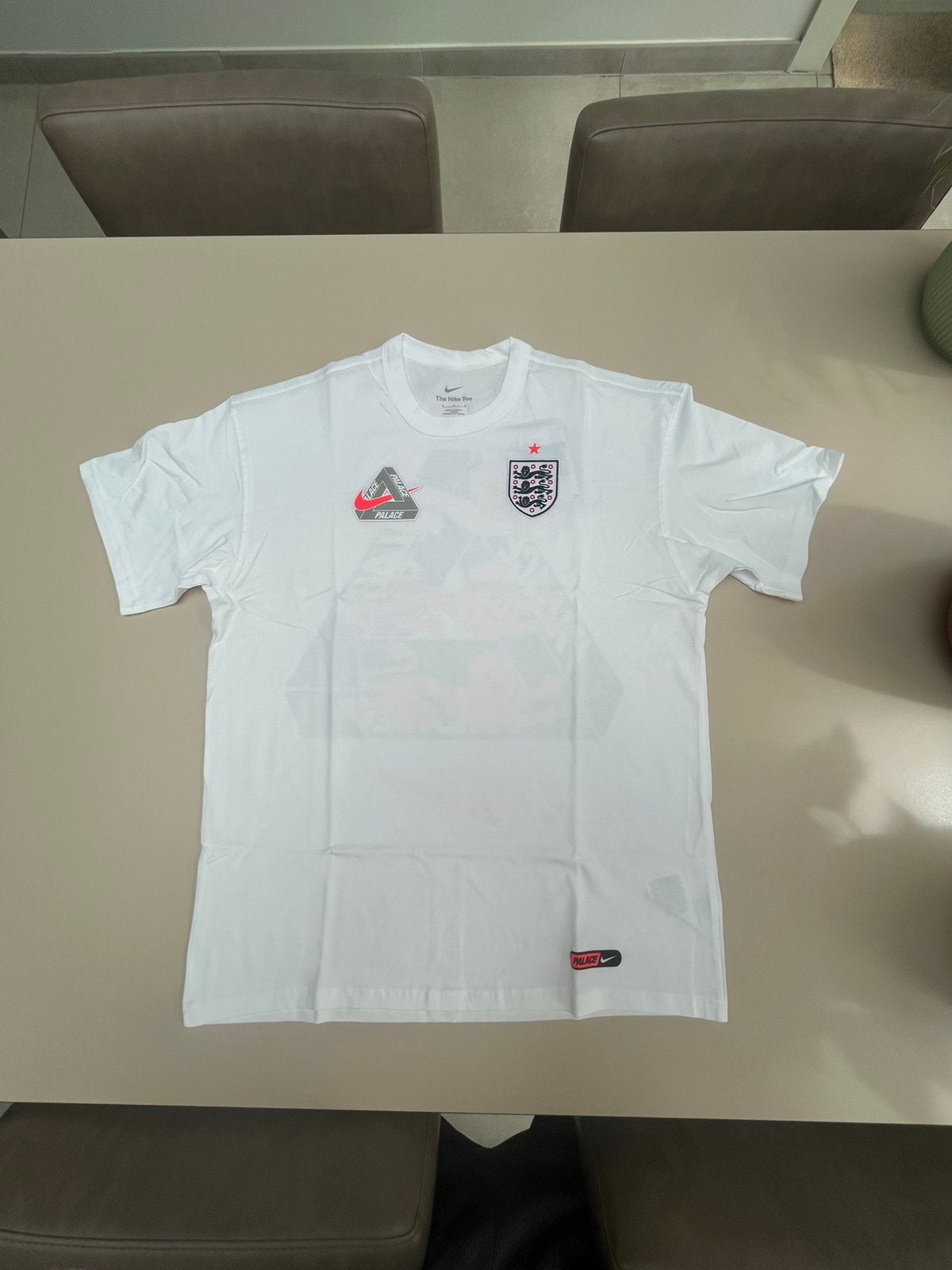 Nike x England x Palace, Ophalen of Verzenden, Nieuw, Maat 48/50 (M), Wit