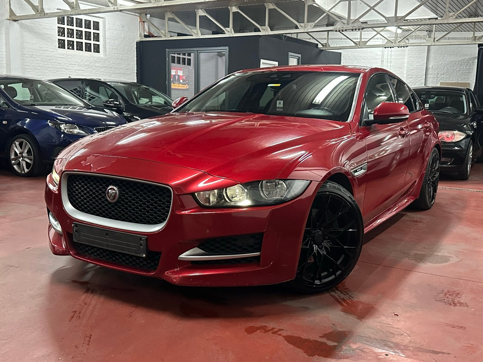 Jaguar XE 2.0d R-Sport Automaat • Gekeurd voor verkoop, Auto's, Automaat, Euro 6, Bedrijf, Diesel