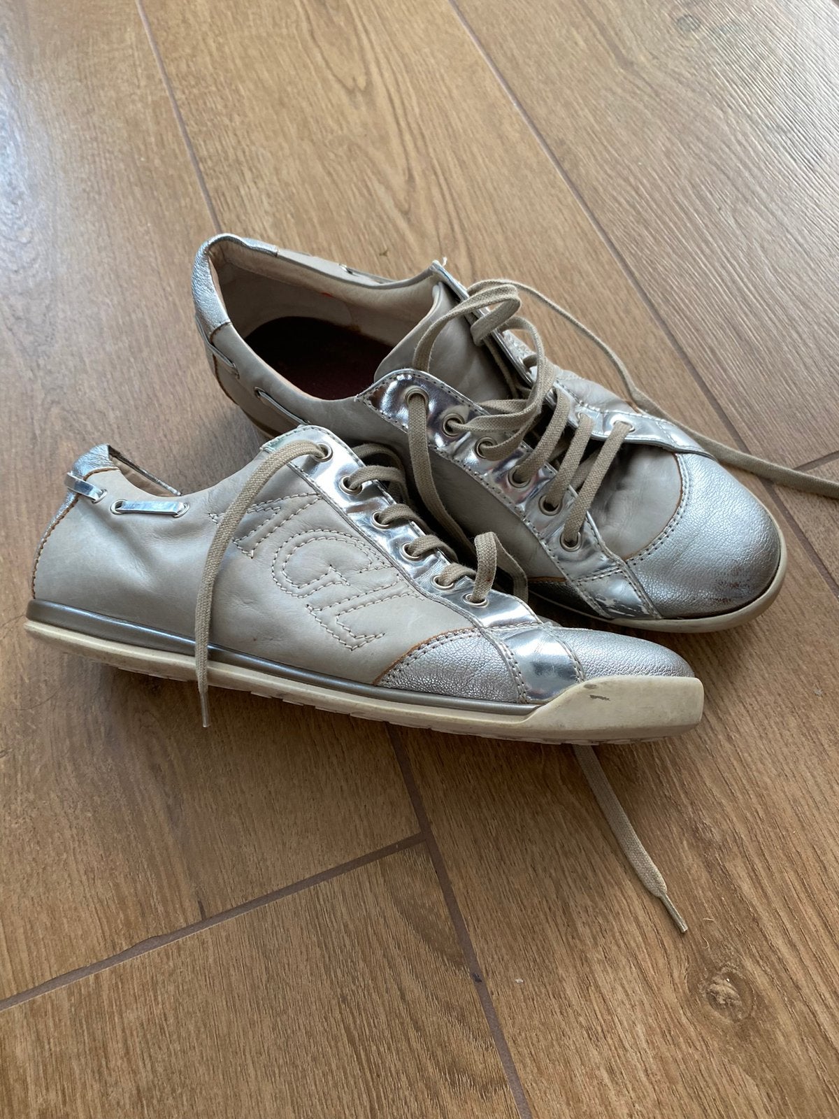 AGL, Kleding | Dames, Ophalen of Verzenden, Zo goed als nieuw, Sneakers