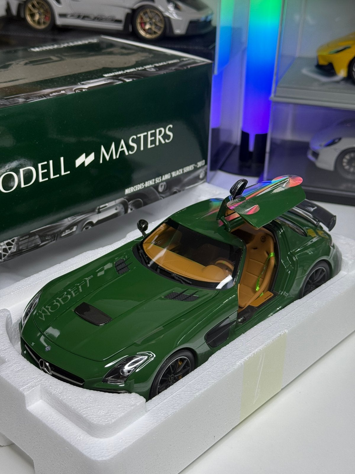 Mercedes SLS AMG black series 1/18 minichamps, Kinderen en Baby's, Ophalen of Verzenden, Zo goed als nieuw, Carrera