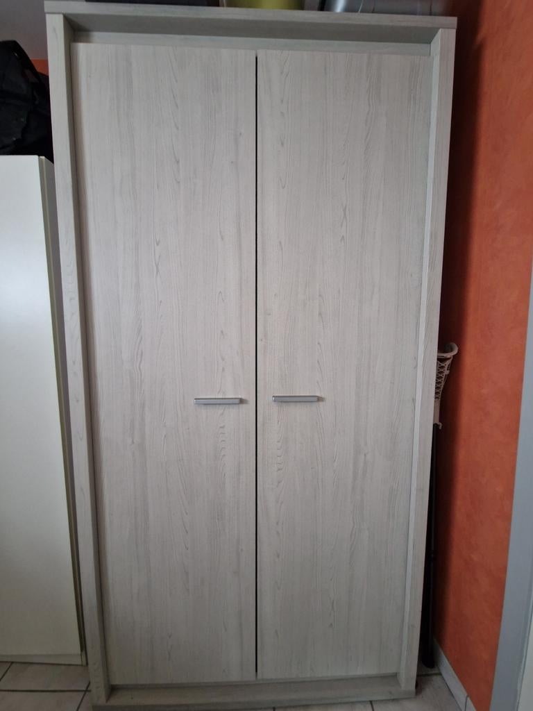 Kleerkast + nachttafel kinderkamer, Ophalen