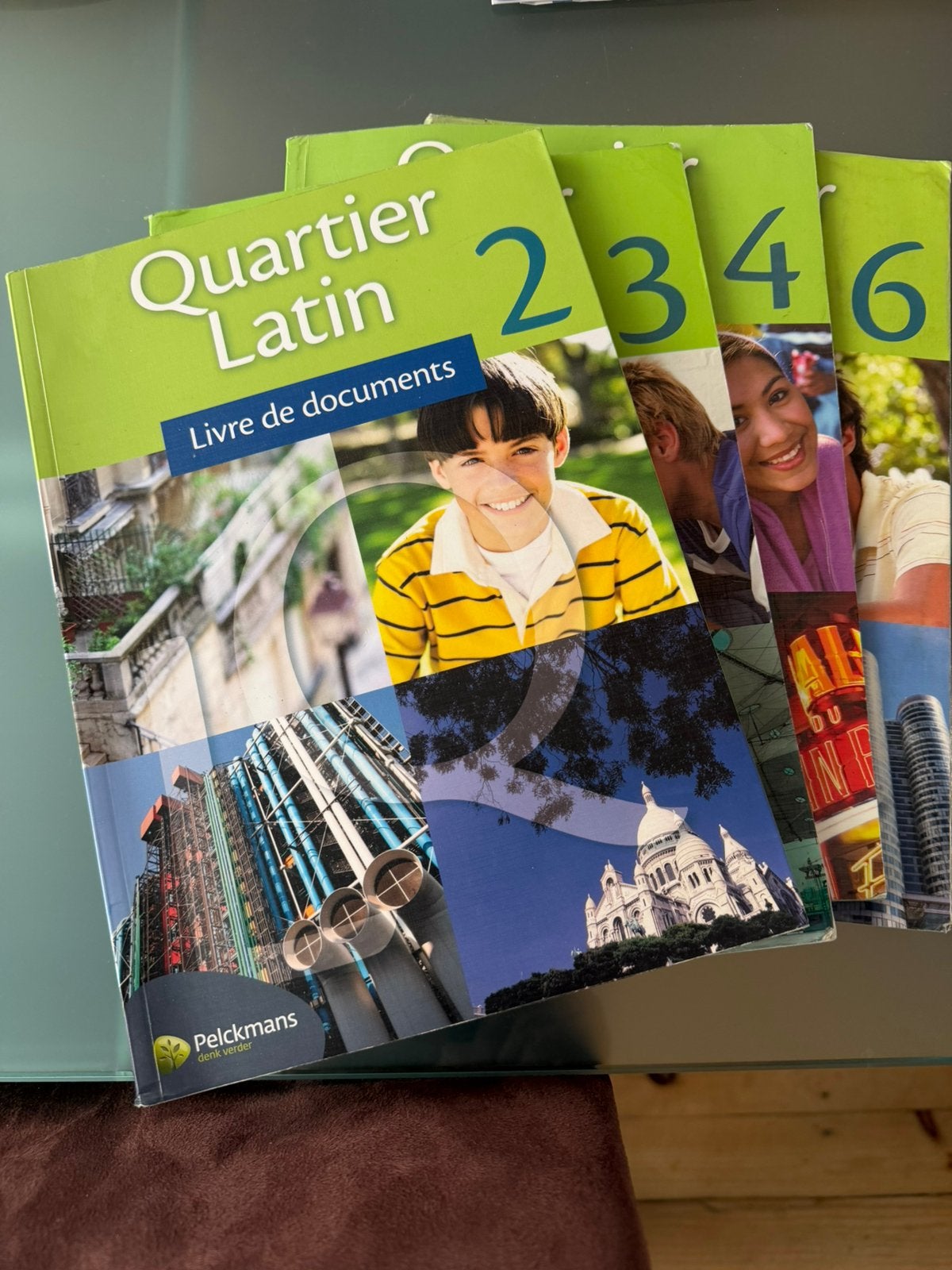 Quartier Latin 6 livre de documents, Enlèvement, Néerlandais