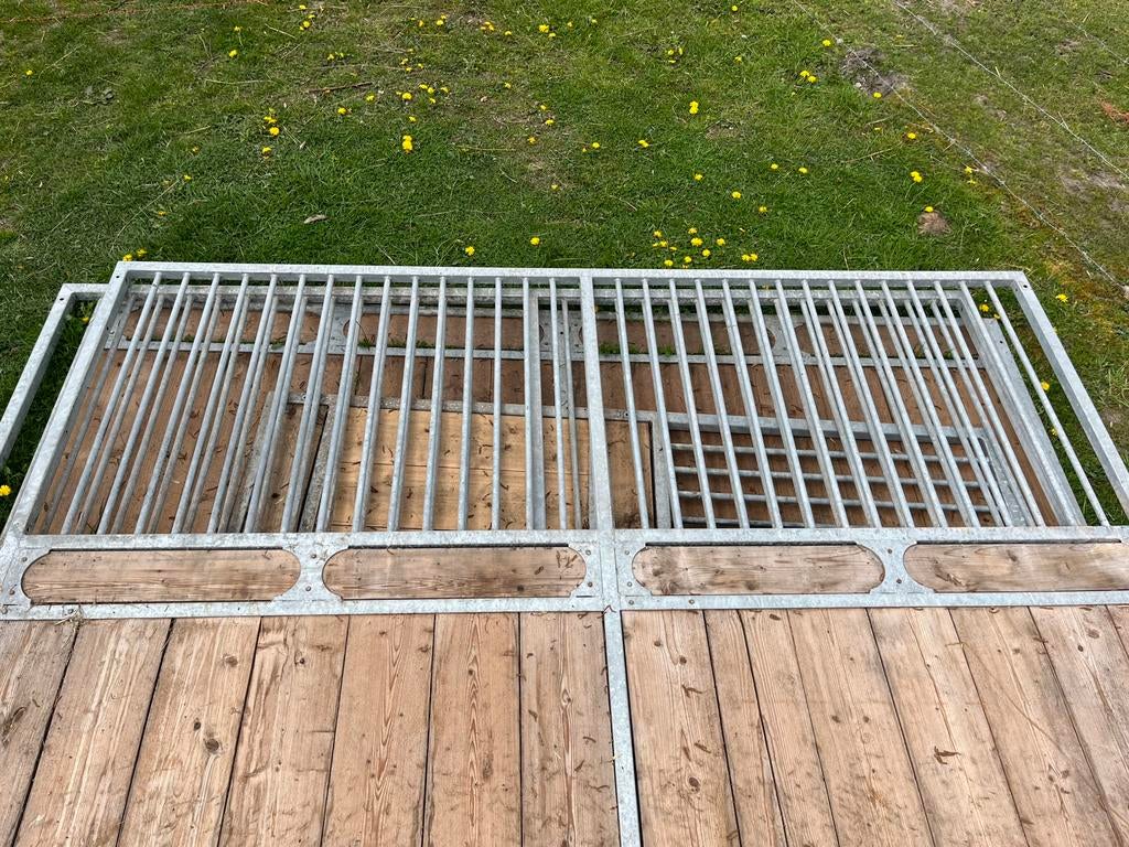 Paardenbox te koop, Dieren en Toebehoren, Stalling, 2 of 3 paarden of pony's