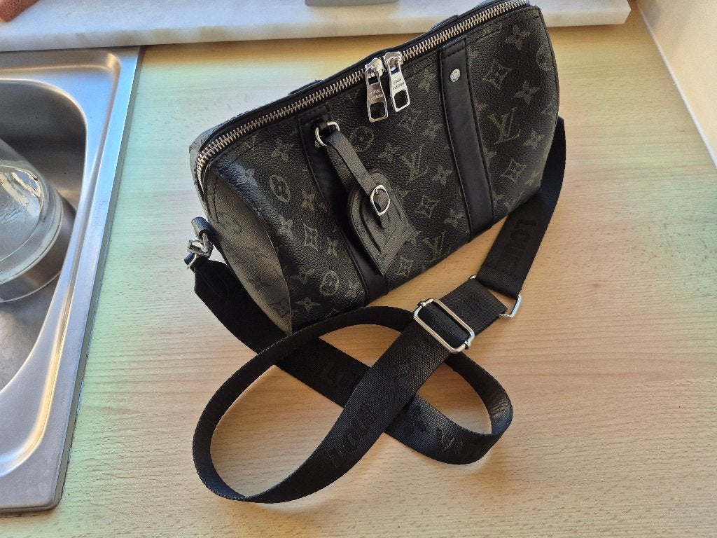 Sac Louis Vuitton City Keepall Monogram Eclipse, Bijoux, Sacs & Beauté, Sacs | Sacs à bandoulière, Comme neuf, Autres marques