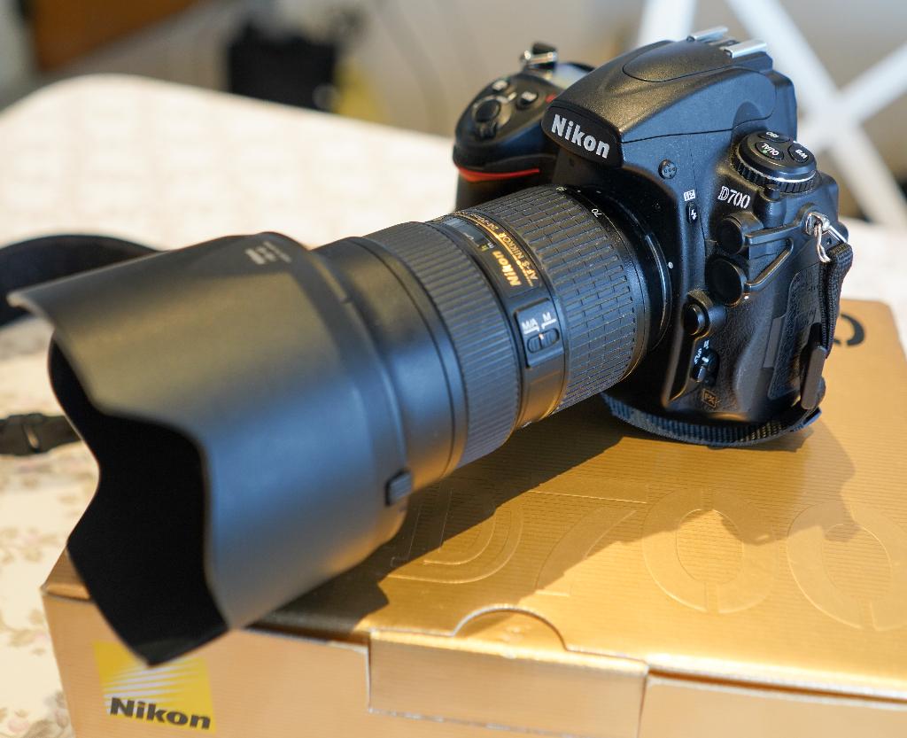NIKON D700 + Drive MB-D10 + Nikon 24-70 F2.8G, TV, Hi-fi & Vidéo, Appareils photo numériques, 12 Mégapixel, Enlèvement, Utilisé