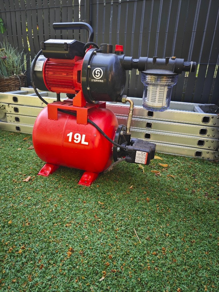 Pompe à eau / Surpresseur Sterwins avec ballon de pression, Enlèvement, Comme neuf, Électrique