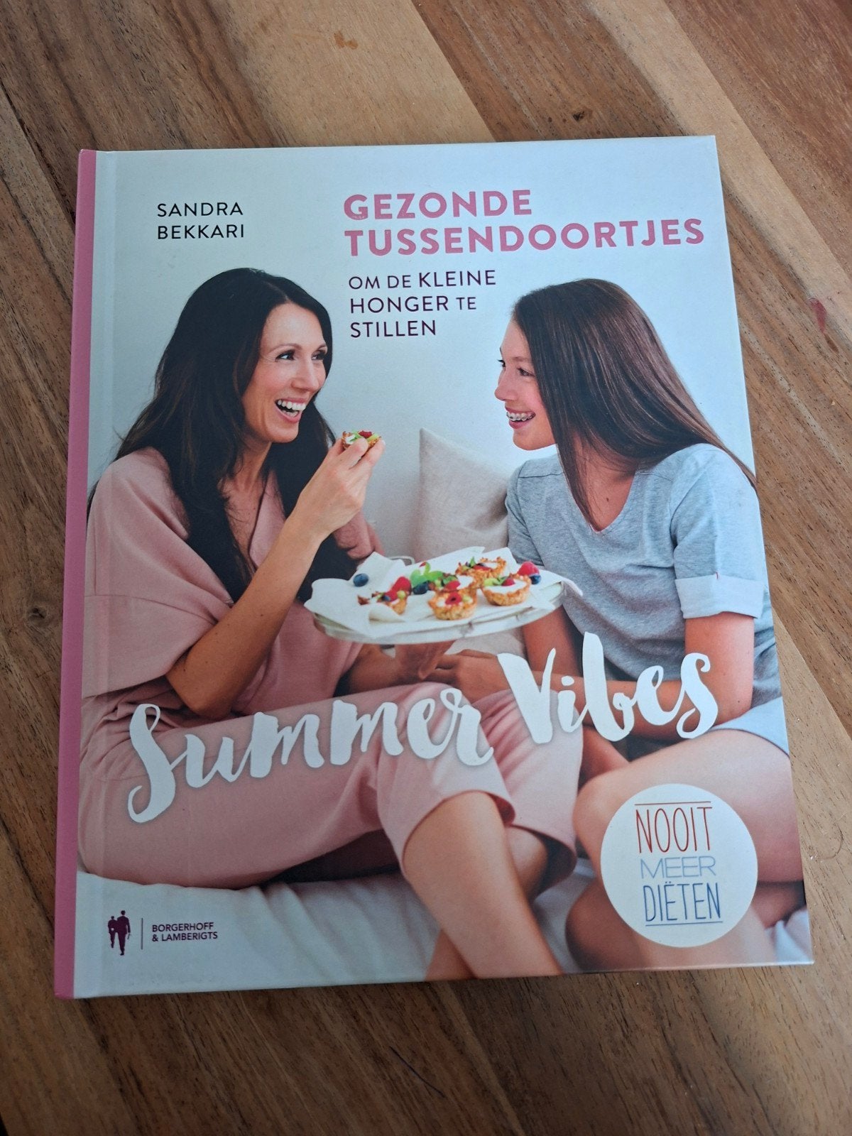Sandra bakkari summer vibes boek, Enlèvement