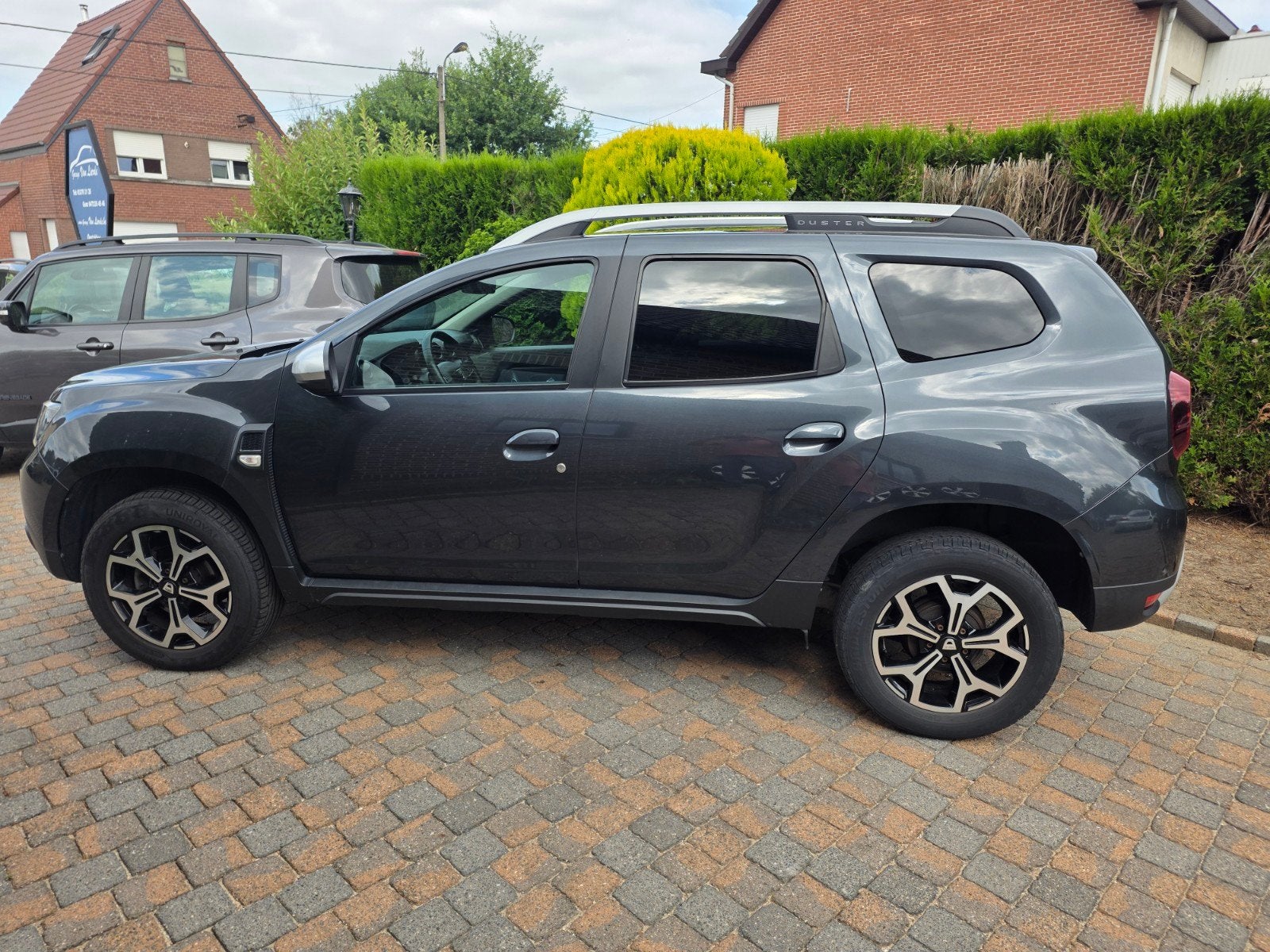Dacia Duster 1300 benzine + Trekhaak, Voorwielaandrijving, Stof, Euro 6, Duster