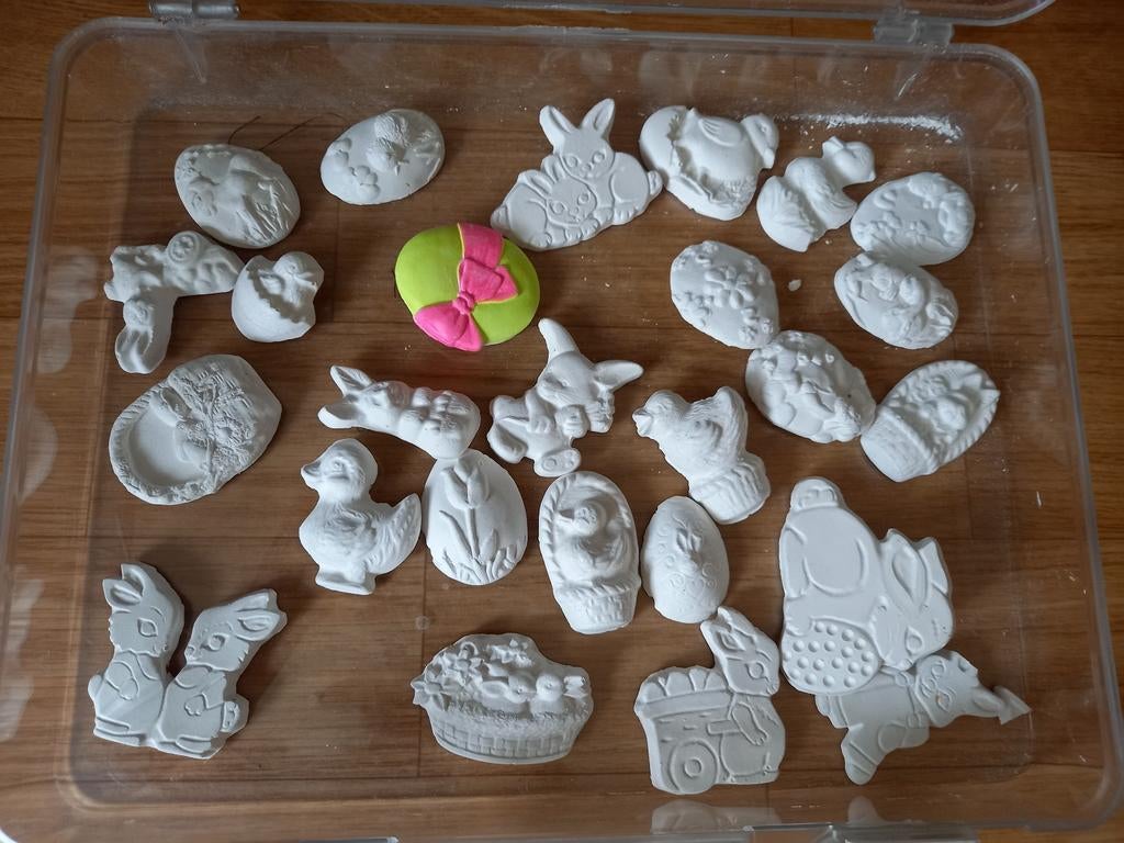 FIGURINES EN PLÂTRE ET PÂQUES, Divers, Enlèvement ou Envoi, Comme neuf
