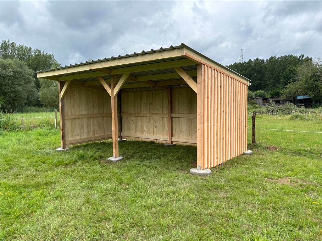 Schuilstal 3x6, Weidegang, 2 of 3 paarden of pony's